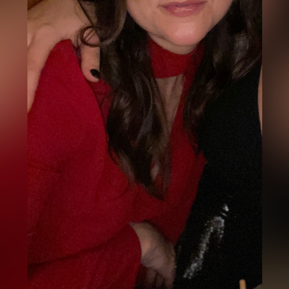 Gorgeous burgundy v-neck with choker